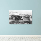 Außenansicht des Paradieses Inn Leinwanddruck (Insitu (Holzboden))