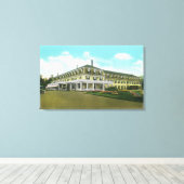 Außenansicht des zweistöckigen Hauptgebäudes Leinwanddruck (Insitu (Holzboden))