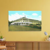 Außenansicht des zweistöckigen Hauptgebäudes Leinwanddruck (Insitu (Wohnzimmer))