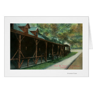 Außenansicht Fitch Mt. Taverne und Straße