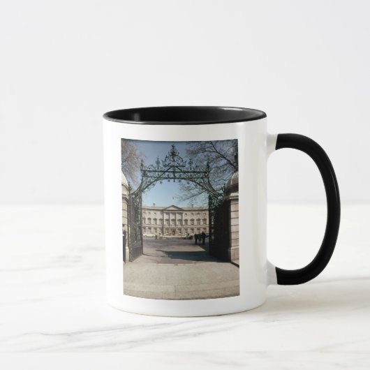 Außenansicht vom Tor, errichtet 1745-47 Tasse (Rechts)