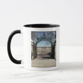 Außenansicht vom Tor, errichtet 1745-47 Tasse (Links)
