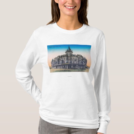 Außenansicht von Hughes HotelFresno, CA T-Shirt (Vorderseite)