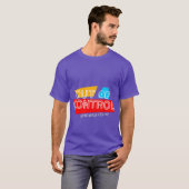 Außer Kontrolle – Fette Typografie Statement Desig T-Shirt (Vorne ganz)