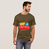 Außer Kontrolle – Fette Typografie-Statement-Desig T-Shirt (Vorne ganz)
