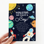 Außer-Space-Baby-Dusche in Houston haben wir einen Einladung<br><div class="desc">Niedliches Raumthema Baby Dusche Einladungskarte zur Illustration einer Galaxie in Crison inklusive Astronaut,  U.F.O.,  Planeten,  Sterne,  Rakete. Der Text der Typografie sagt: "Houston,  wir haben einen Jungen!"</div>