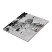 Äußeres des Hauptstadts-Gebäude mit Frauen Fliese (Seite)