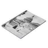 Äußeres des Hauptstadts-Gebäude mit Frauen Notizblock (Linke Seite)