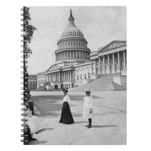 Äußeres des Hauptstadts-Gebäude mit Frauen Notizblock (Vorderseite)