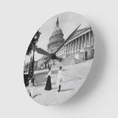 Äußeres des Hauptstadts-Gebäude mit Frauen Runde Wanduhr (Winkel)