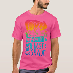 Außerhalb der Quarantäne in die erste Klasse T-Shirt