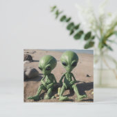 Außerirdischen am Strand Postkarte (Stehend Vorderseite)