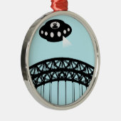 Außerirdischen erobern Newcastle Silbernes Ornament (Rechts)