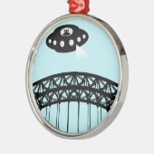 Außerirdischen erobern Newcastle Silbernes Ornament (Links)