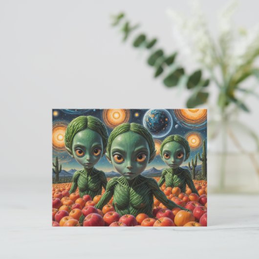 Außerirdischen mit Äpfeln Postkarte (Stehend Vorderseite)