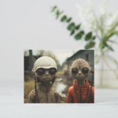 Außerirdischen nebenan: Seltsame Katzen Postkarte (Stehend Vorderseite)