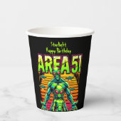 Außerirdischen wandern in der Nähe von Area 51 unt Pappbecher (Vorderseite)