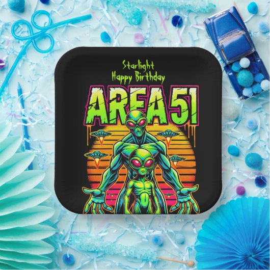Außerirdischen wandern in der Nähe von Area 51 unt Pappteller (Party)