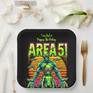 Außerirdischen wandern in der Nähe von Area 51 unt Pappteller