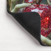 Außerirdischer Alien mit einem kristallinen Apfel Mousepad (Ecke)