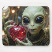 Außerirdischer Alien mit einem kristallinen Apfel Mousepad (Vorne)