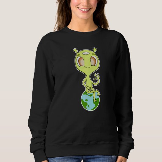 Außerirdischer sitzt auf der Erde Sweatshirt (Vorderseite)