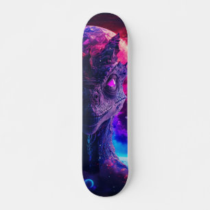 außerirdisches Wesen in einer kosmischen Landschaf Skateboard