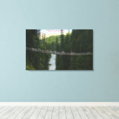 Aussicht auf Capilano Hängebrücke Leinwanddruck (Insitu (Holzboden))