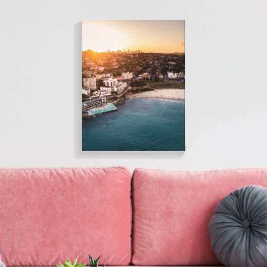 Aussicht auf den Hotelkomplex am Strand Leinwanddruck (Insitu (Wohnzimmer))