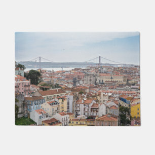 Aussicht auf die Altstadt von Lissabon und die Brü Fußmatte