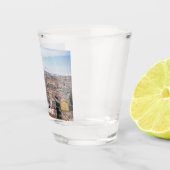 Aussicht auf die Altstadt von Lissabon und die Brü Schnapsglas (Rechts)