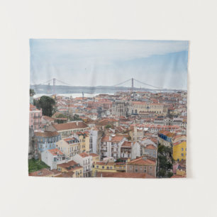 Aussicht auf die Altstadt von Lissabon und die Brü Wandteppich