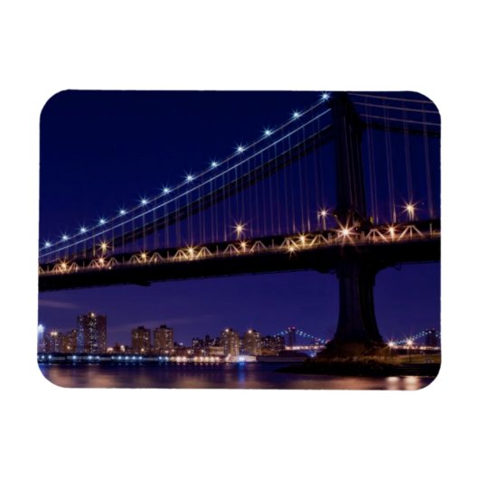 Aussicht auf die Brücke von Manhattan in der Nacht Magnet (Horizontal)