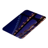 Aussicht auf die Brücke von Manhattan in der Nacht Magnet (Linke Seite)
