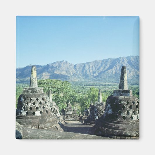 Aussicht auf die drei kreisförmigen Terrassen Magnet (Vorne)