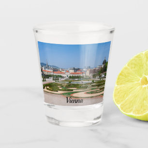Aussicht auf die Gärten in der Nähe des Palastes L Schnapsglas