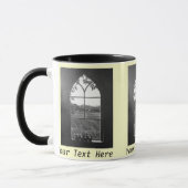Aussicht auf die Landschaft aus dem Kirchenfenster Tasse (Links)