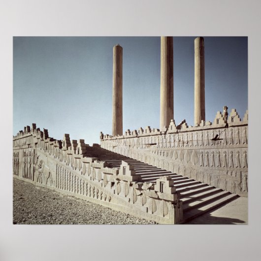 Aussicht auf die Osttreppe des Apadana Poster (Vorne)