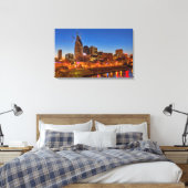 Aussicht auf die Skyline der Stadt bei Dämmerung Leinwanddruck (Insitu (Schlafzimmer))