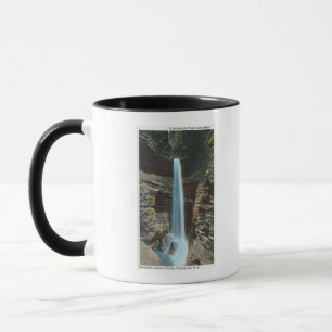 Aussicht auf die spektakuläre Cavern Cascade Tasse