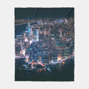 AUSSICHT AUF DIE STADT GEBÄUDE WÄHREND DER NACHT FLEECEDECKE