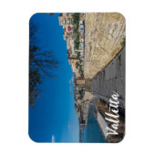 Aussicht auf die Stadtmauer und den Hafen von Vall Magnet (Vertikal)