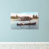 Aussicht auf ein Hausboot am See Leinwanddruck (Insitu (Holzboden))