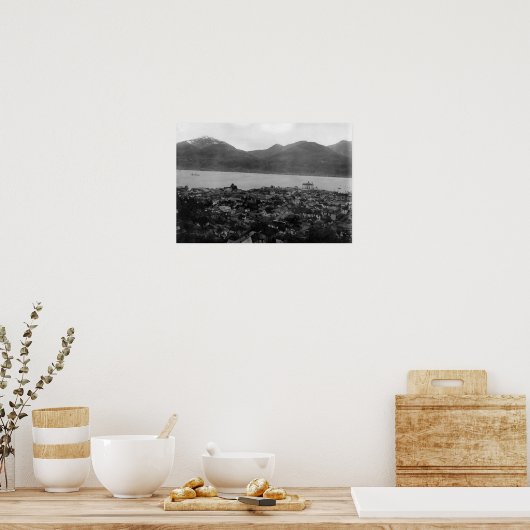 Aussicht auf Juneau, Alaska und S.S. Burnside in Poster (Küche)