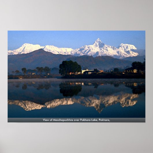 Aussicht auf Macchapuchach über Pokhara-See, Pokha Poster (Vorne)
