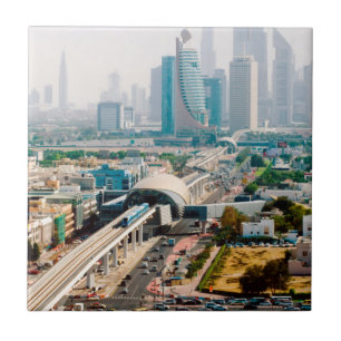 Aussicht auf Metrolinie und Wolkenkratzer Fliese