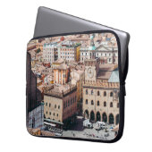 Aussicht auf Piazza Maggiore Platz und San Petr Laptopschutzhülle (Vorderseite Links)