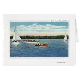 Aussicht auf Segel- und Motorboote am Owasco See