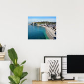 Aussicht aus der Luft auf Etretat mit seinem Stran Poster (Heimbüro)
