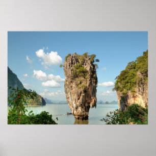 Aussicht von Hügel auf Ko Tapu Island in Thailand Poster